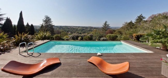 terrasse petite piscine