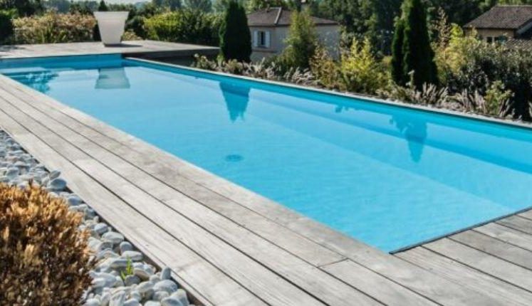 Terrasse-de-piscine-en-bois