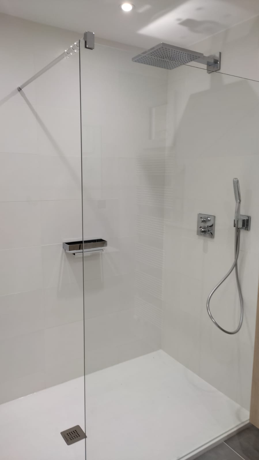 salle de bain epuree douche italienne