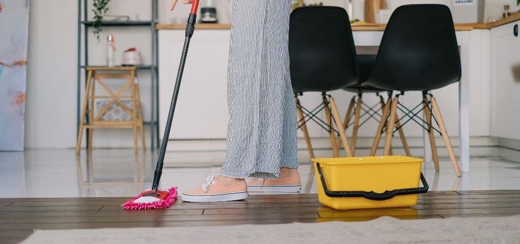 Conseils pour nettoyer un parquet en bois trop sale