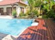 terrasse-bois-exotique-piscine-maison