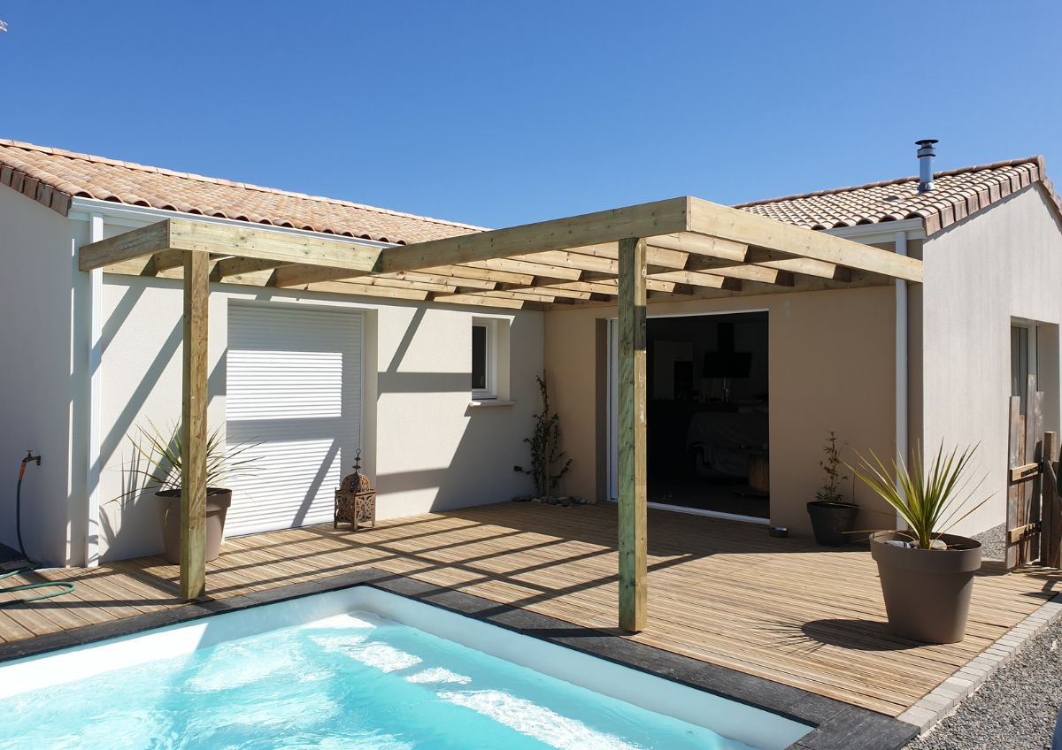 pergola-bois-terrasse-piscine